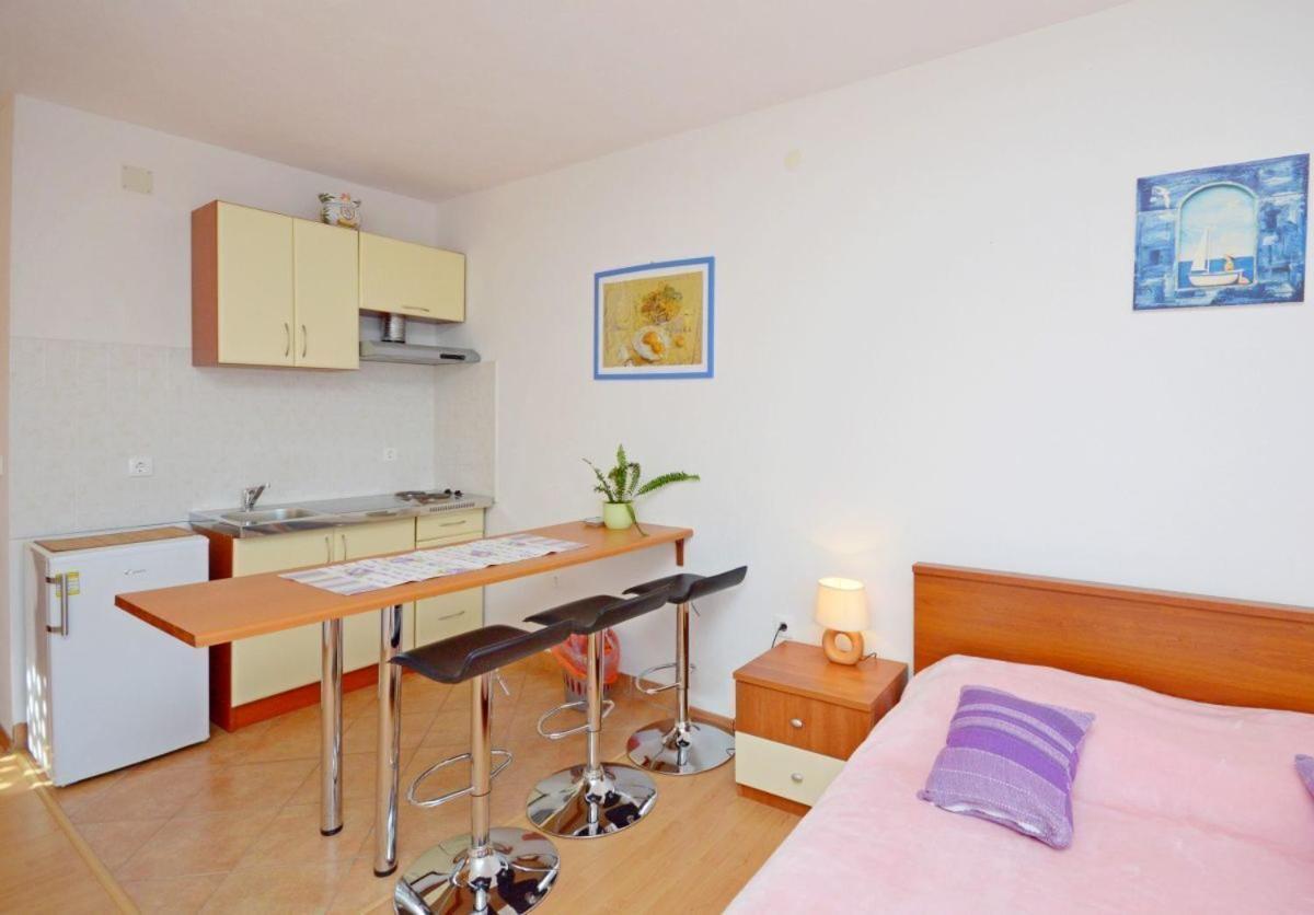Apartments Luka Убли Экстерьер фото