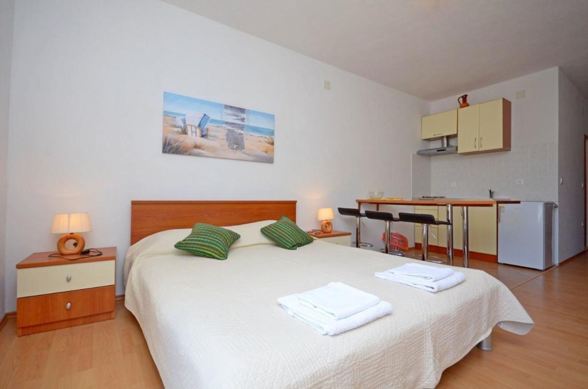 Apartments Luka Убли Экстерьер фото