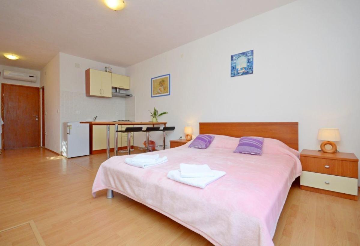 Apartments Luka Убли Экстерьер фото