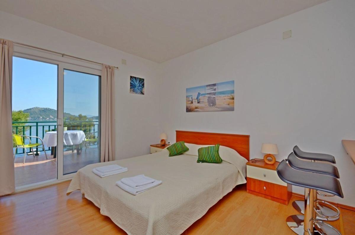 Apartments Luka Убли Экстерьер фото